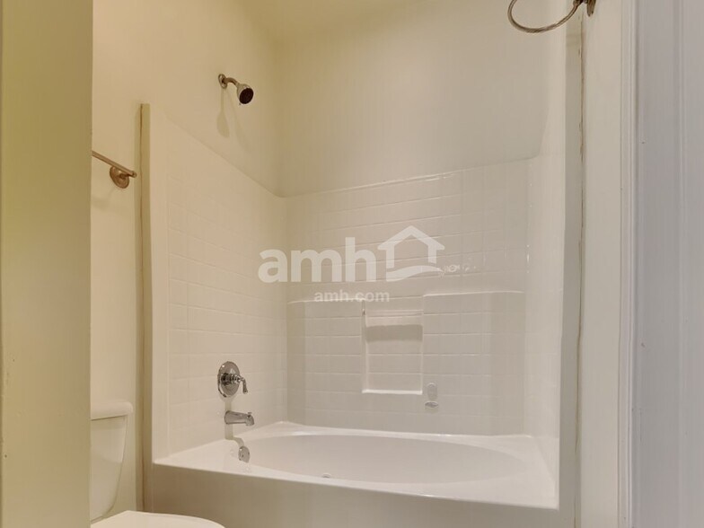Building Photo - 3013 Community Cir