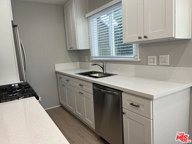 Building Photo - 15227 Valleyheart Dr