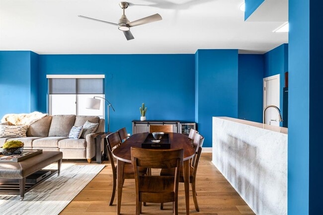 Building Photo - 603 Davis St