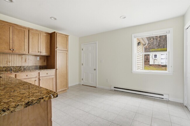 Building Photo - 4 Linda Ln