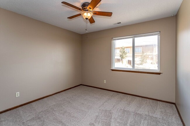Building Photo - Great Upper Unit Located in Vista Grande Terrace!