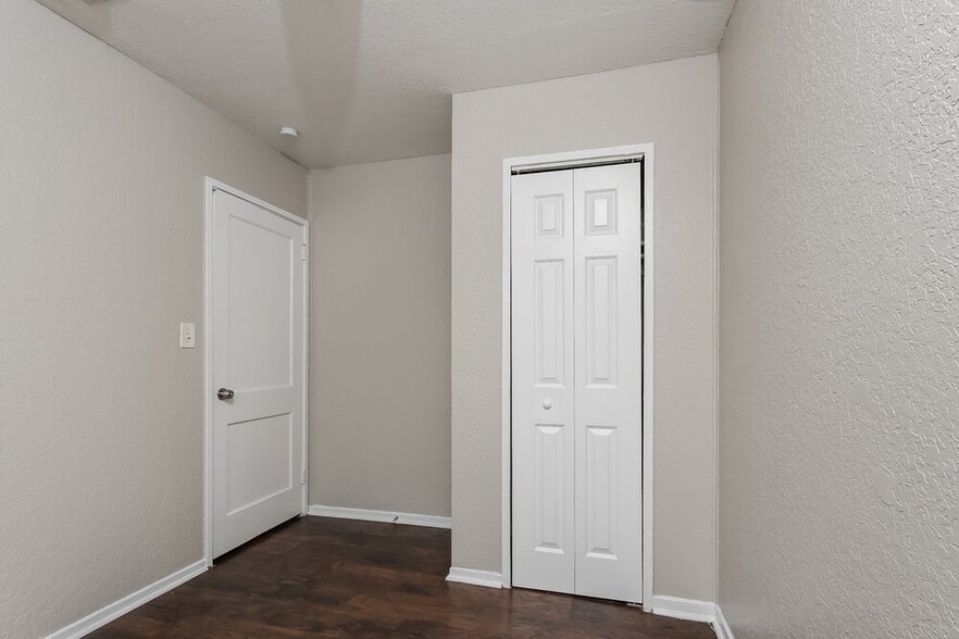 Building Photo - 849 W 5th St