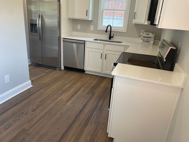 Building Photo - Beautiful Renovated 4 Bedroom Home For Rent With a Large Bonus Room!