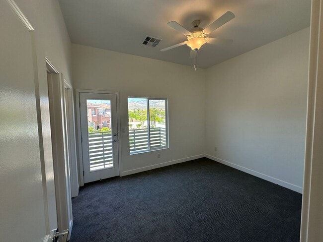 Building Photo - Your Dream Home Awaits: Spacious Summerlin...