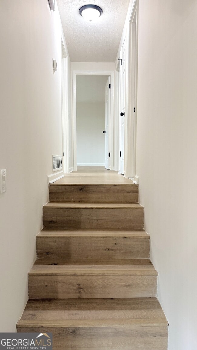 Building Photo - 105 Woodbine Dr