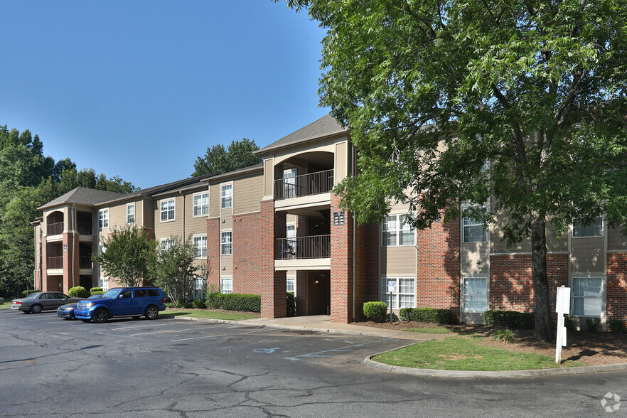 Primary Photo - Poplar Place Apartments