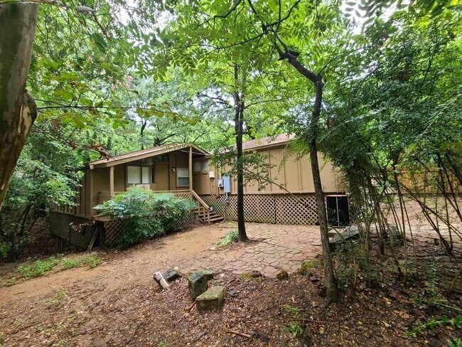 Building Photo - 227 Rockland Dr