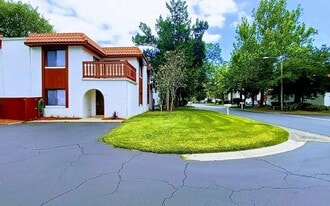 Building Photo - 2111 Oak Meadow Cir