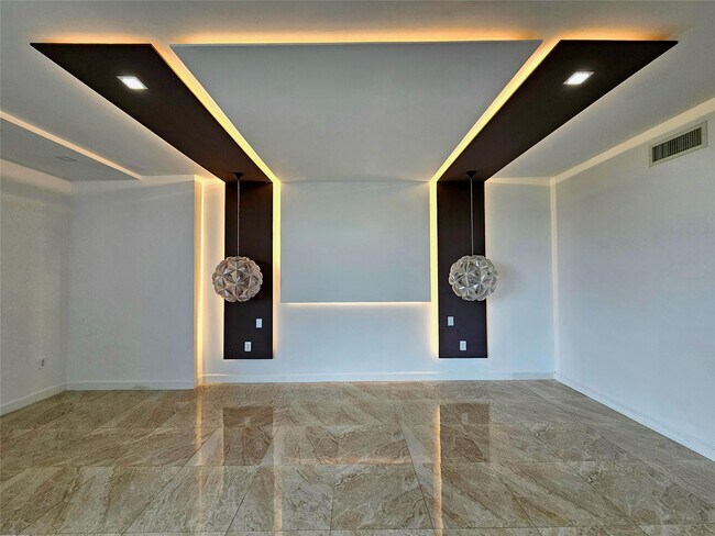 Building Photo - 17301 Biscayne Blvd