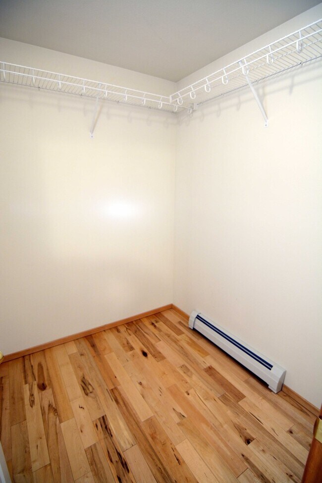 Building Photo - Midtown 3 Bed Condo with Bridger Views