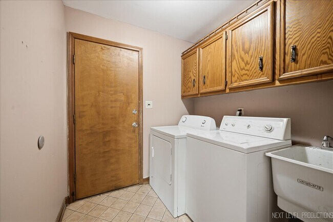 Building Photo - 13 Saddlewood Ct