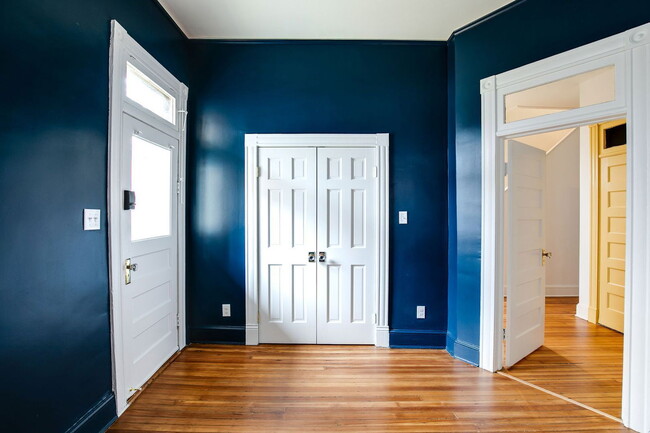 Building Photo - 2620 Hanover Ave