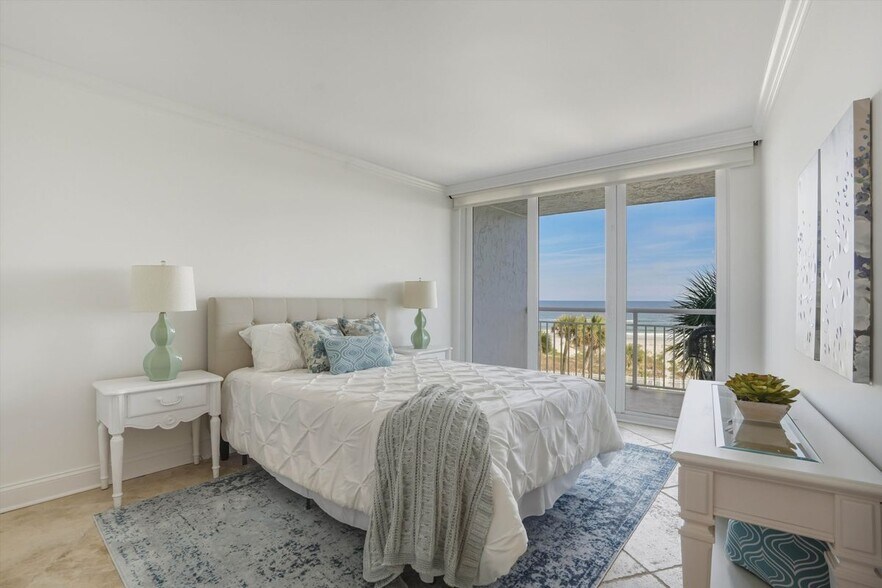 Building Photo - 1601 Ocean Dr S