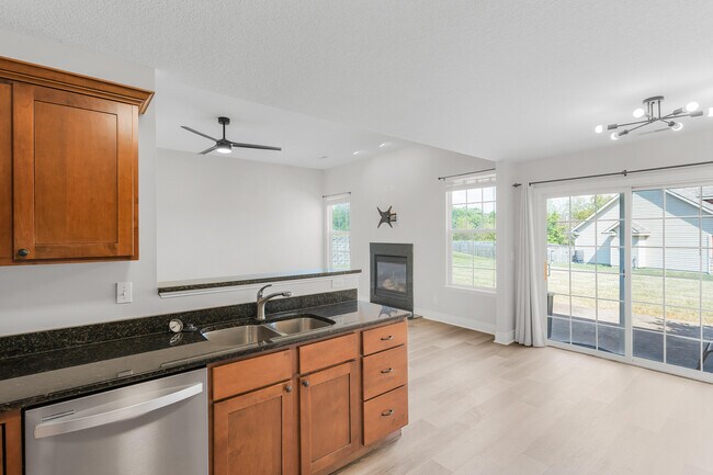 Building Photo - 1704 Ballentine Ln