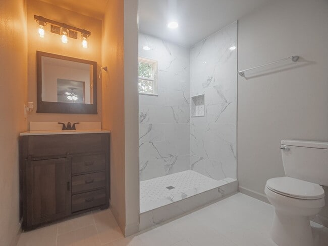 Building Photo - Phenomenally Beautiful FOUR bedroom TWO bath, Newly Remodeled Home! AVAILABLE RENT TO OWN!!