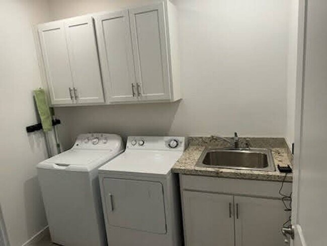 Building Photo - Beautiful 5 bed in Litchfield Park!