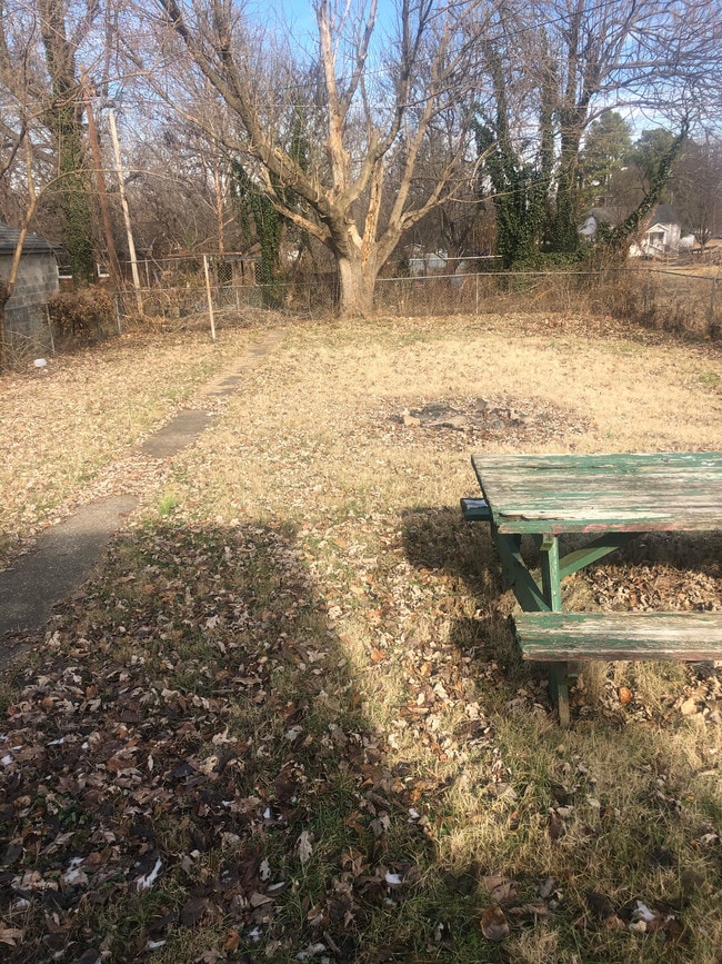 Building Photo - 1309 W Monroe St