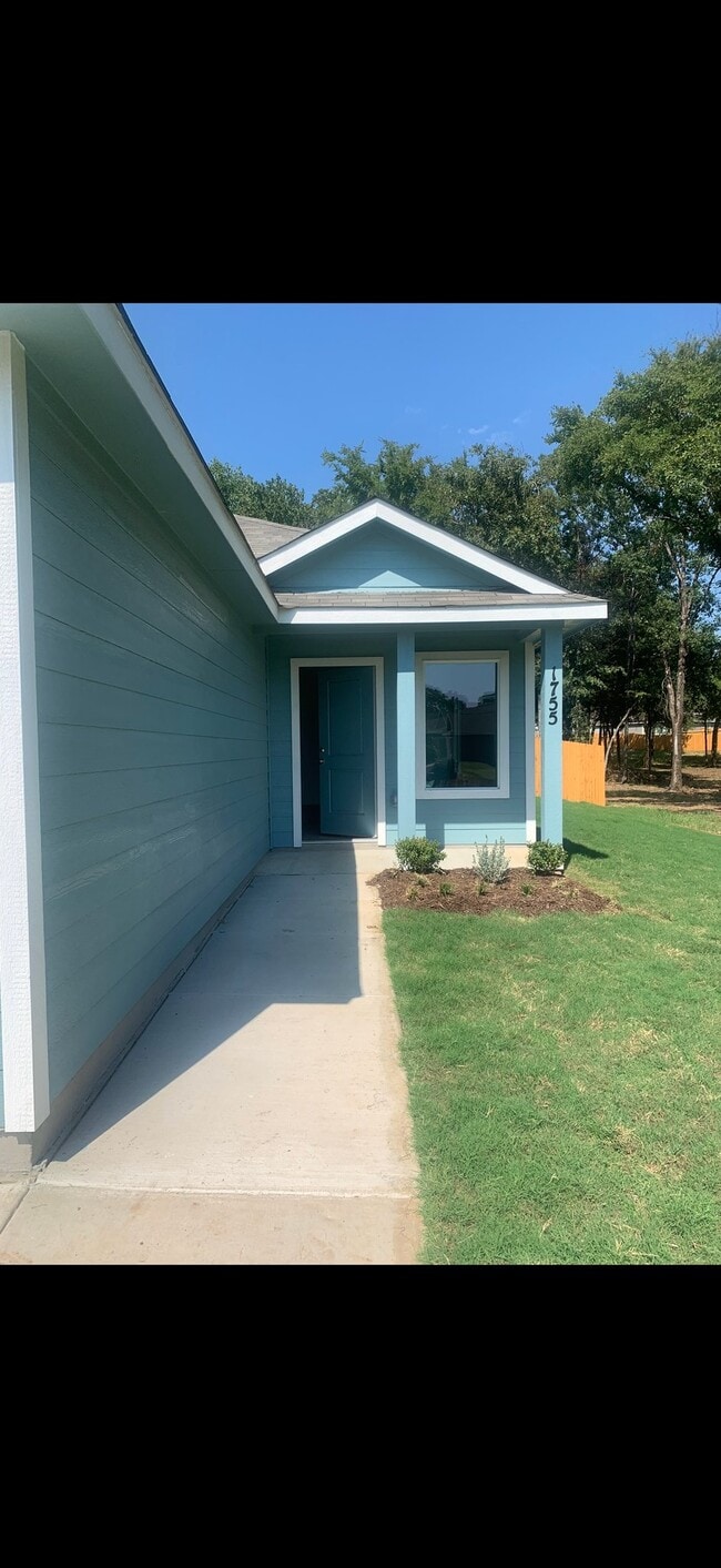 Building Photo - 1755 Route Ln