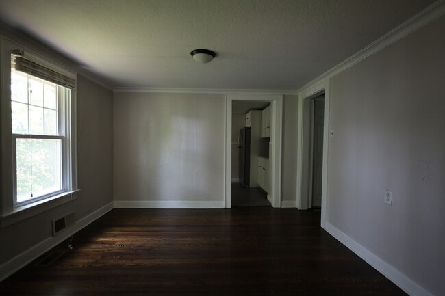 Building Photo - 18 Belle Plaine Ave