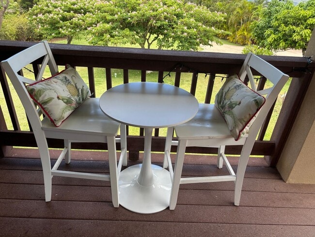 Building Photo - Stunning Launiupoko 2BR Rental – Ocean Vie...