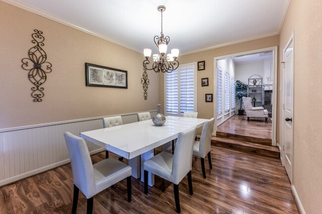 Building Photo - 422 River Oaks Dr