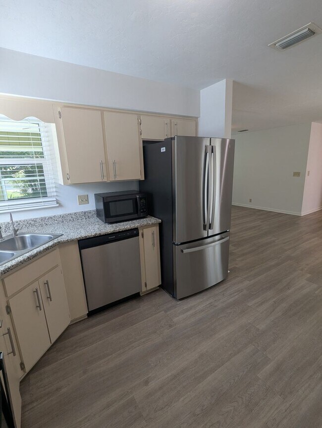 Building Photo - 2 bedroom/ 2 bath in Turkey Creek Forest