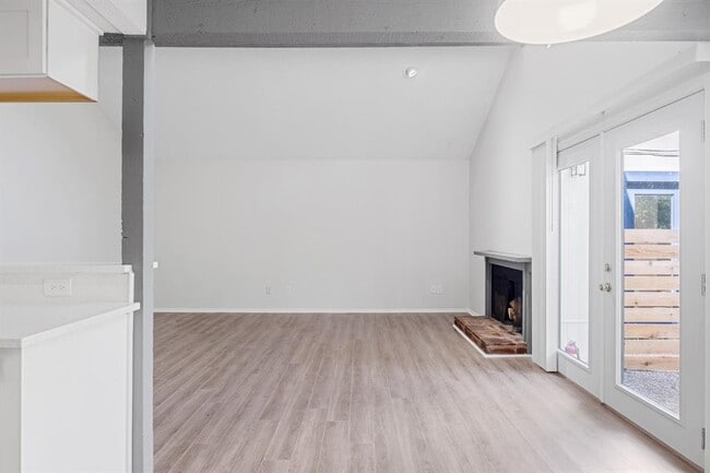 Building Photo - 6205 Shadow Valley Dr