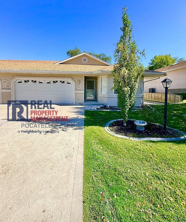 Building Photo - 4 bedroom 3 bathroom - 2 car garage -This ...