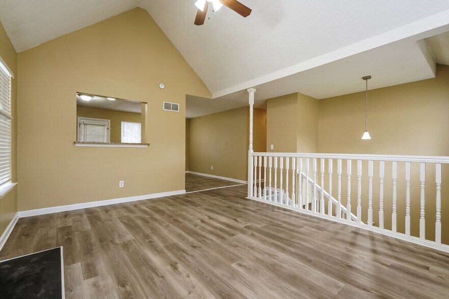 Building Photo - 6320 Wellington Ct