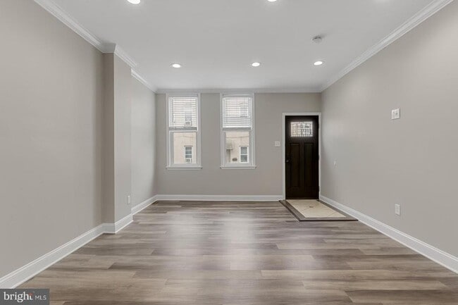 Building Photo - 2637 E Madison St