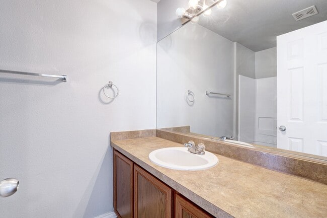 Building Photo - 10302 Lateleaf Oak