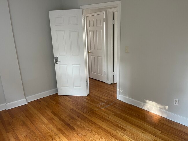 First floor room 1 - 65 Washington Rd