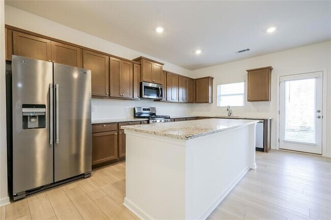 Building Photo - 131 Shelter Ln E