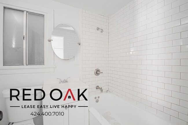 Building Photo - 979 S Oxford Ave