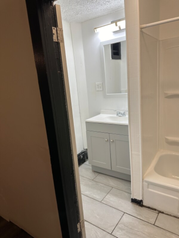 Building Photo - 428 Elm St