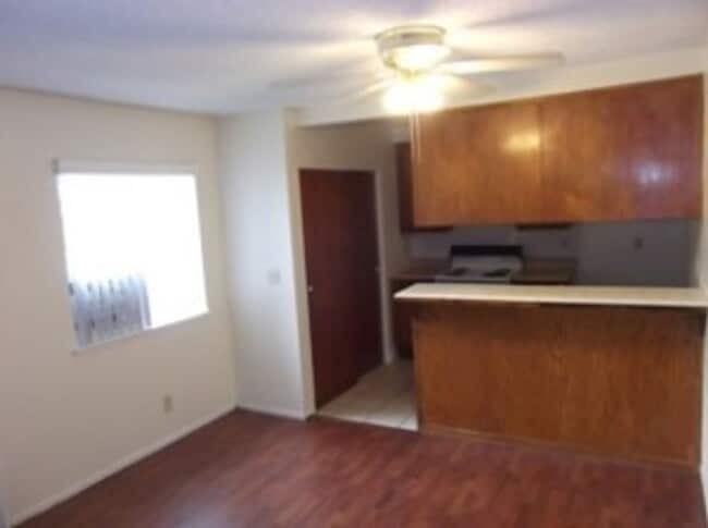 Building Photo - Quaint condo near Marina