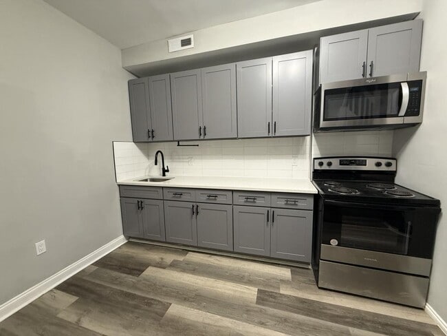 Building Photo - 5340 Maple Ave