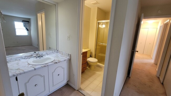Building Photo - Stunning 4 Bedroom 2.5 Bathroom 3-Level Ho...