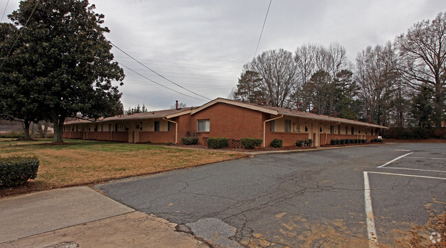 Building Photo - Sharondale Apartments