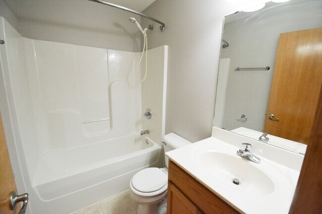 Building Photo - Incredible views from this end-unit townhome!