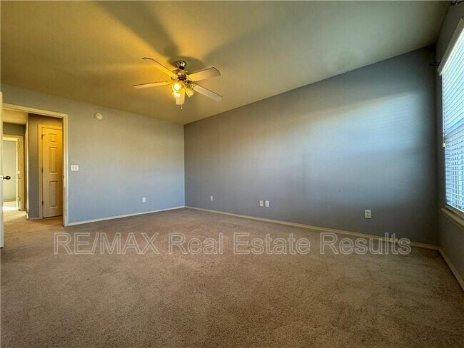 Building Photo - 6208 SW Meadow Well Ave