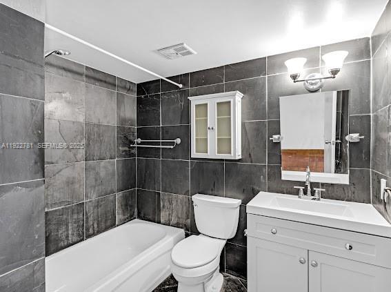 Building Photo - 3001 SW 1st Ave