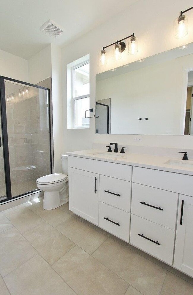 Building Photo - Immaculate Single-Level Home in Hope Springs