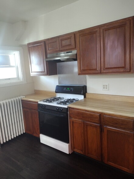 Kitchen - 1607 Derry St