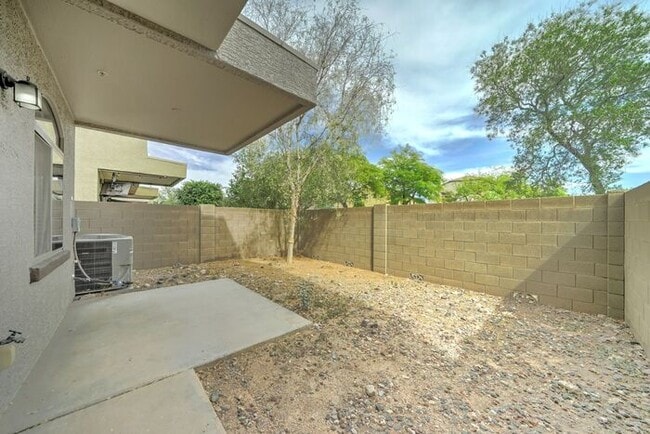 Building Photo - READY TO VIEW NOW! Beautiful Townhome in Great Location