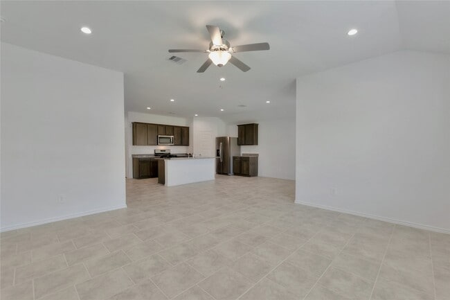 Building Photo - 1023 Lipizzan