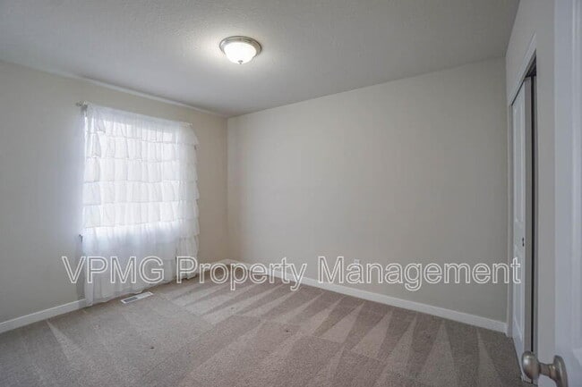 Building Photo - 8714 N 3rd Way