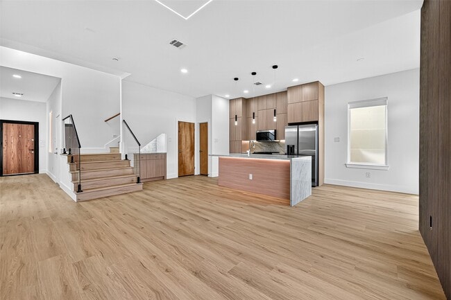 Building Photo - 6427 Lamayah St