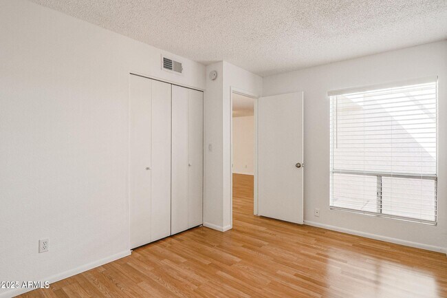 Building Photo - 4346 N 19th Dr