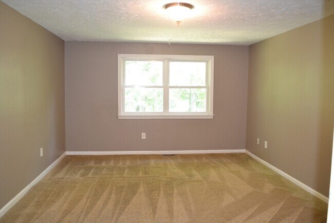 Building Photo - 31 E Bluff Rd